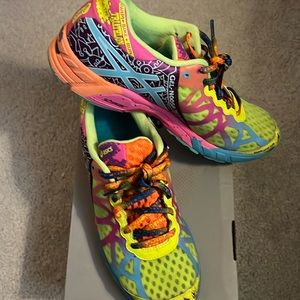 ASICS Gel-Noosa Tri 9. Flash yellow/Turquoise/Berry